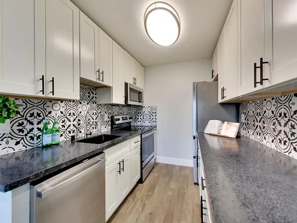 3142 FRUITVALE Ave