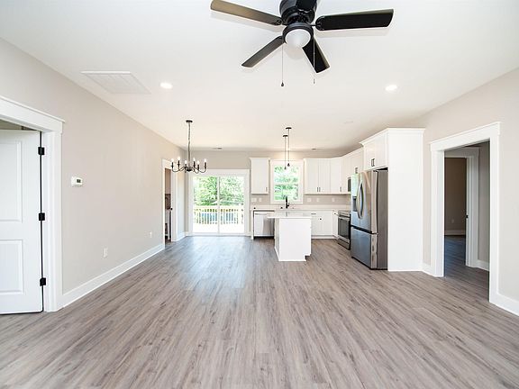 3rd image of 505 S Bomar Ave