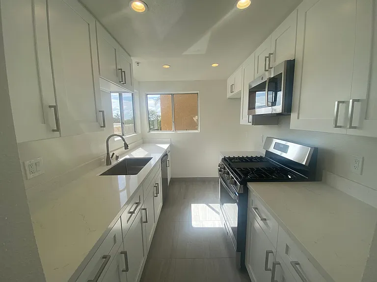 Rodeo Apartments — Photo 22