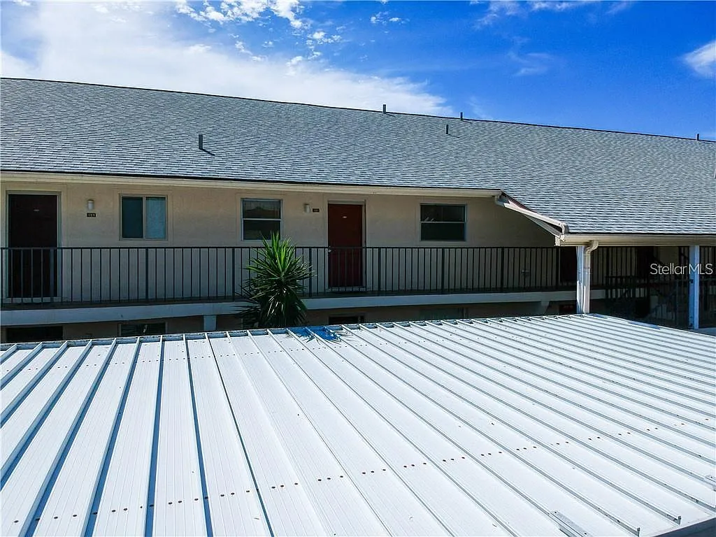 2 bed, 2.0 bath, 977 sqft, $3,300 — Photo 3