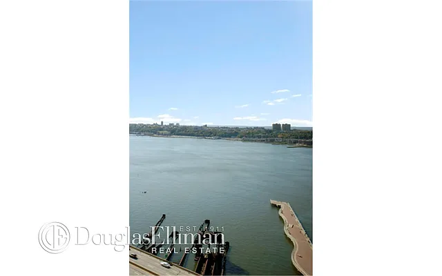 Rented by Douglas Elliman | media 17