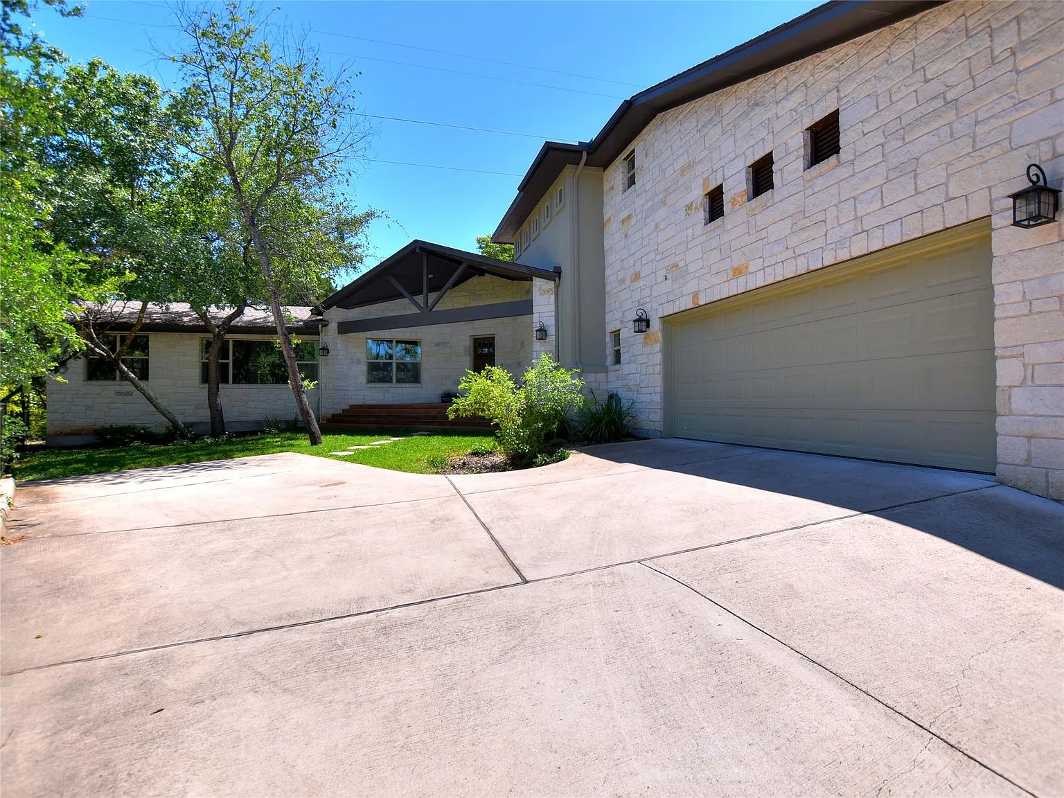 4 bed, 3.5 bath, 2687 sqft, $3,000 — Photo 3