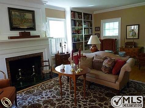 Living Room/Fireplace