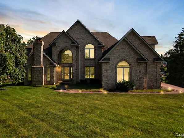 14680 Hannebauer Ln, Sterling Heights, MI 48313