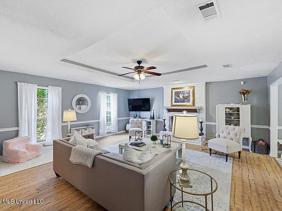 3rd image of 304 Longmeadow Dr