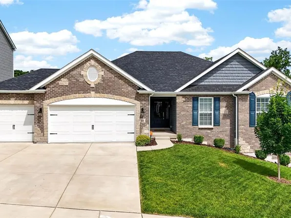 523 Cliff Brook Dr, O'Fallon, MO 63366