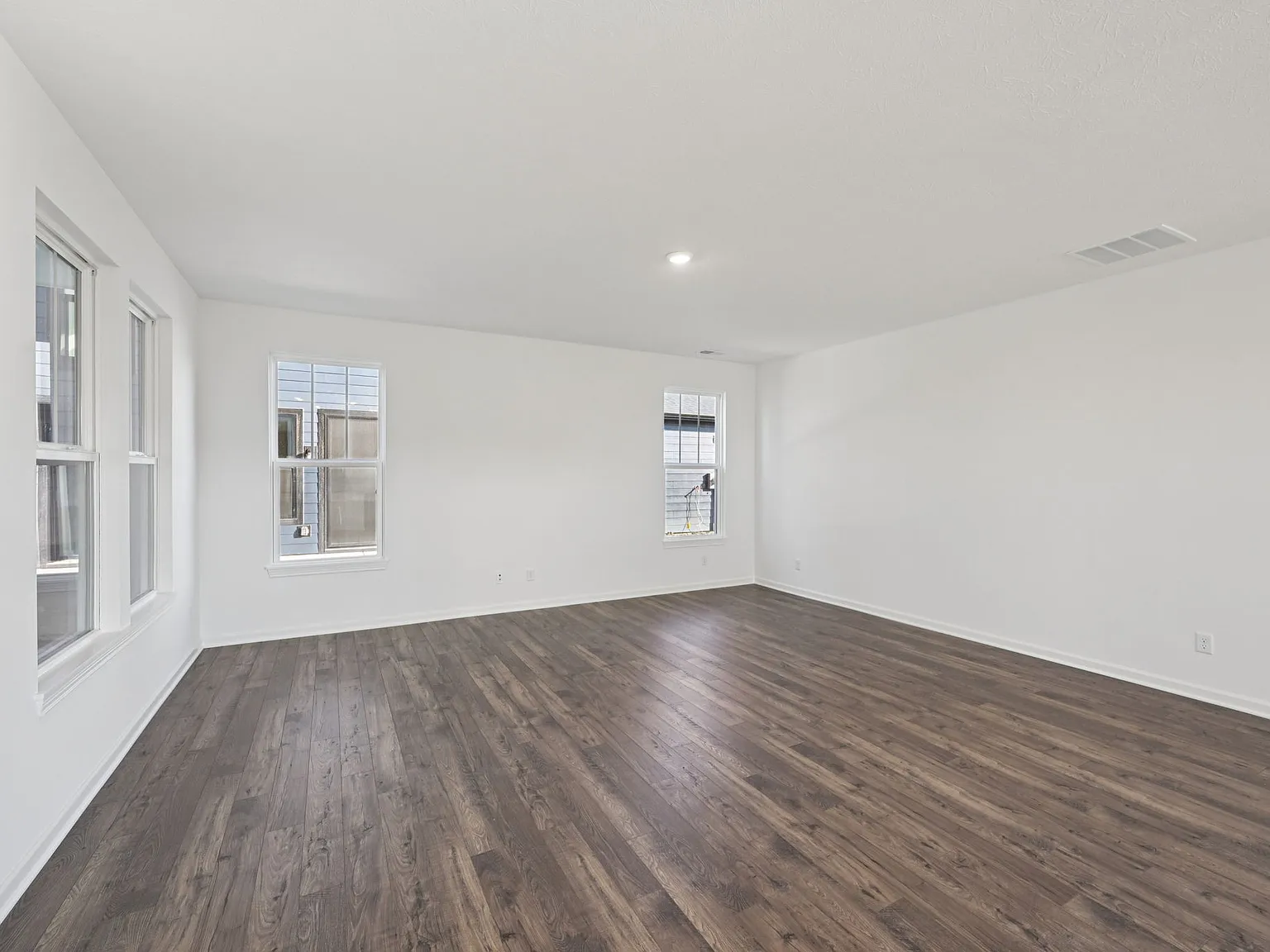 4 bed, 2.5 bath, 2207 sqft, $2,900 — Photo 3