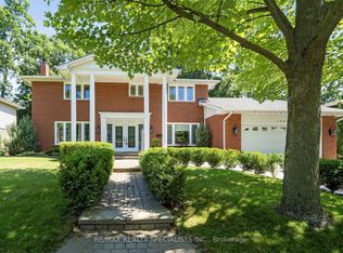 1480 Ballyclare Dr, Mississauga, ON L5C1J5