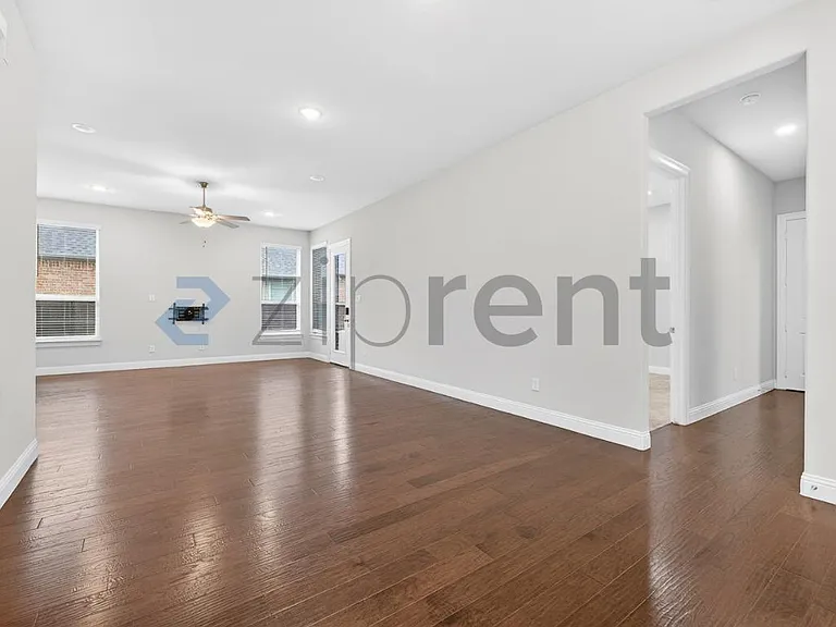 8451 Bronzegate Trl — Photo 13
