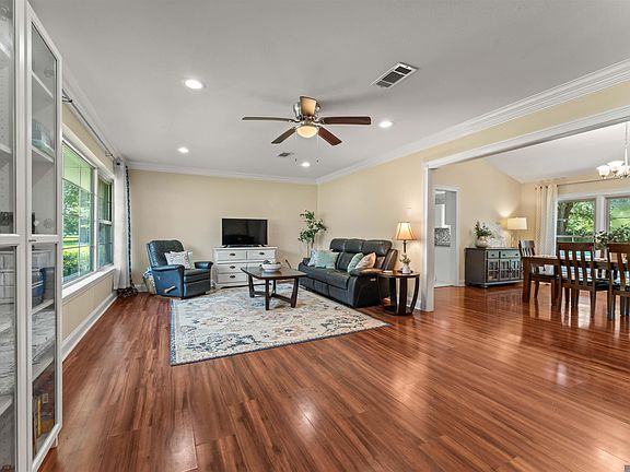4th image of 9544 Goodwood Blvd