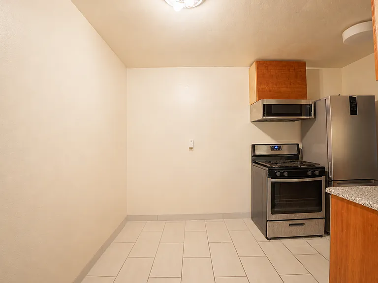 3055 N Oakland Ave — Photo 4