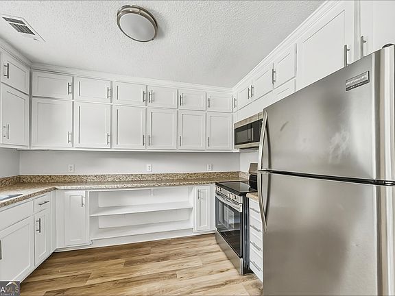 5th image of 132 Edwards Way