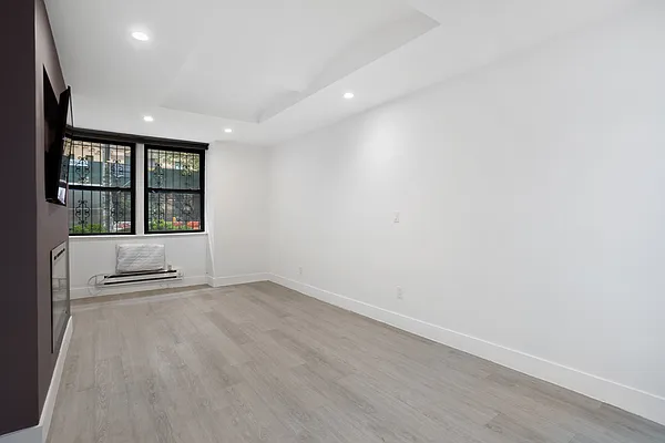 Rented by Compass | media 9