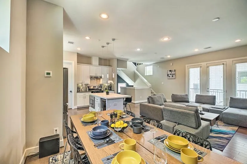 3 bed, 3.5 bath, 2900 sqft, $3,250 — Photo 4