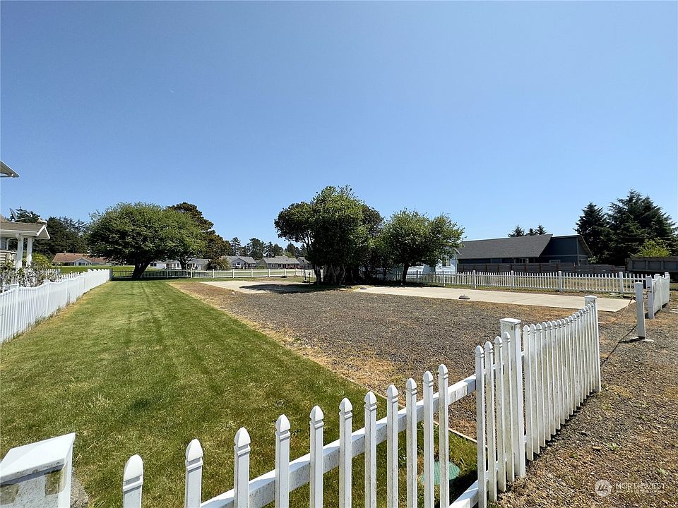 1st image of 348 Canal Drive NE