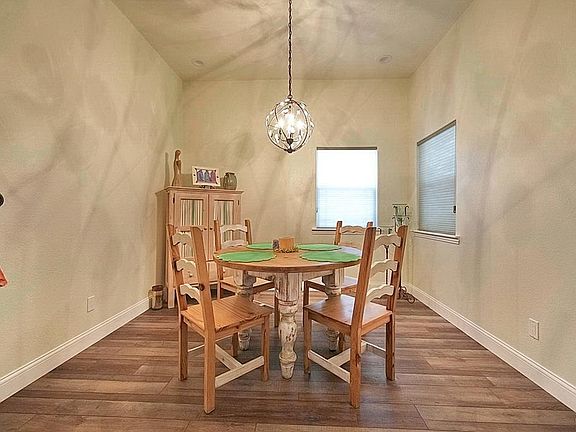 5th image of 220 Castle Pines Dr