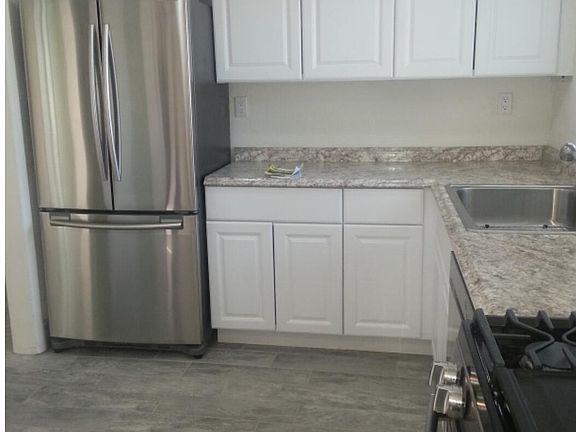 5th image of 1215 E Meadowbrook Ave