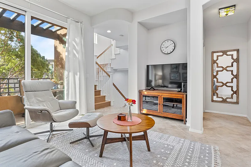 3 bed, 3.0 bath, $6,025 — Photo 4