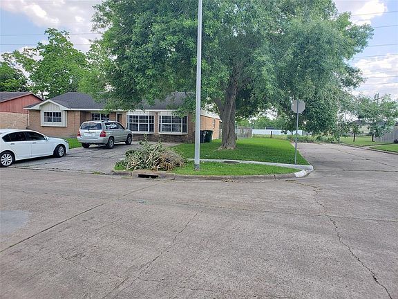 2nd image of 4843 Trail Lake Dr