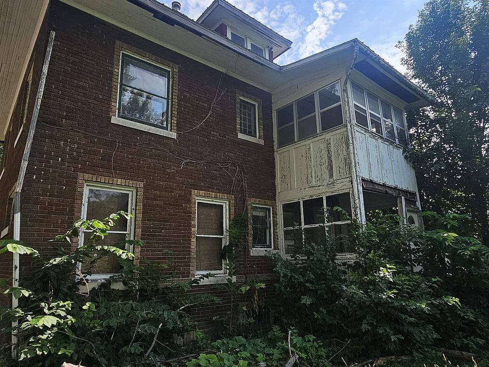 2nd image of 110 Locust St