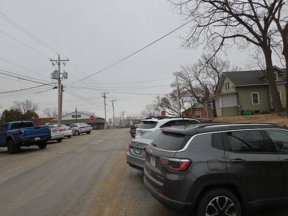 4th image of 107 E Rapp St