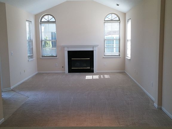 5th image of 824 Lambton Cir
