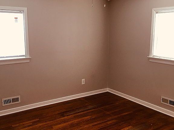 4th image of 2100 Royall Ave