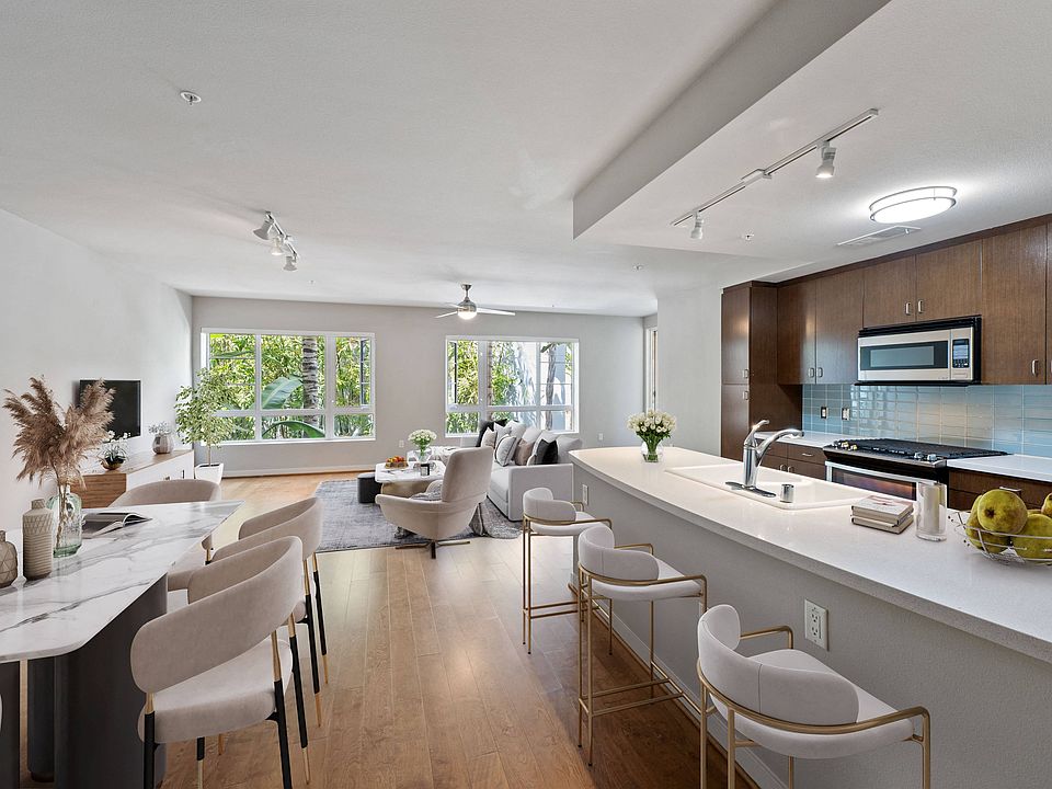 Large quartz countertops and modern finishes