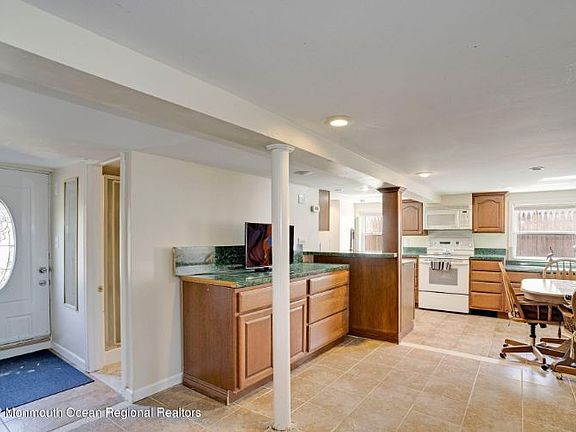 4th image of 7 Courtier Dr