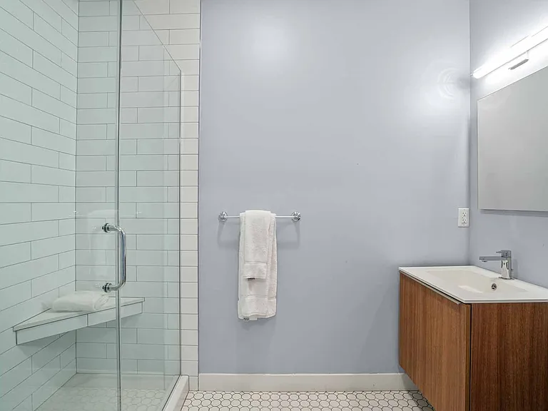 Walter Huntington Apartments — Photo 10