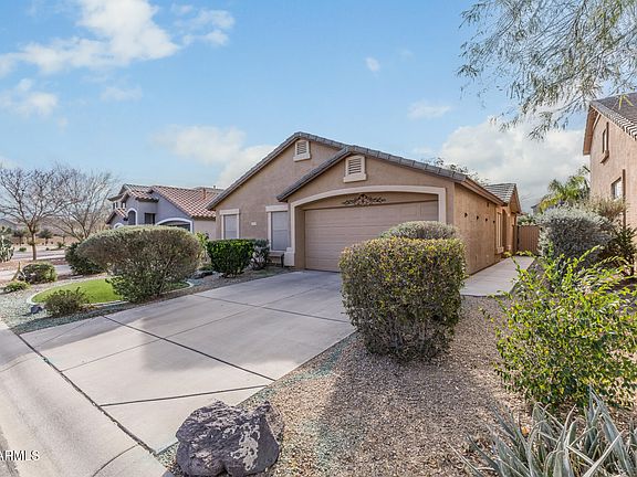 3rd image of 1073 E TAYLOR Trail