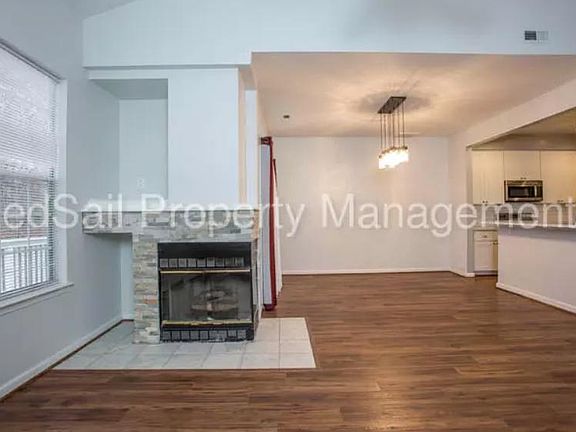 3rd image of 114 Creekstone Dr