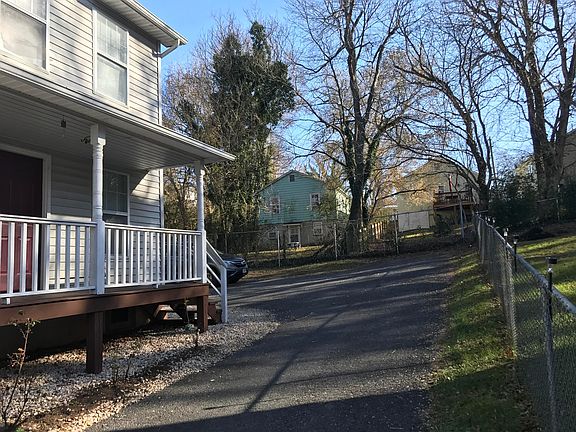 4th image of 223 Senseney Ln #B