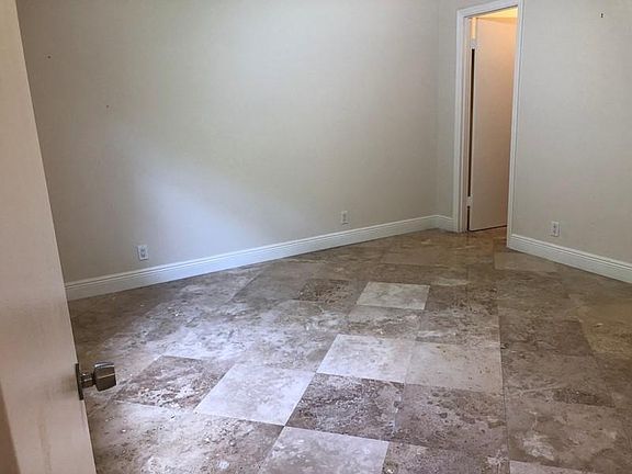 3rd image of 2424 SE 17th St APT 103B
