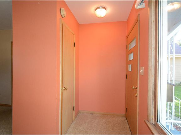 3rd image of 137 W Wabash Ave
