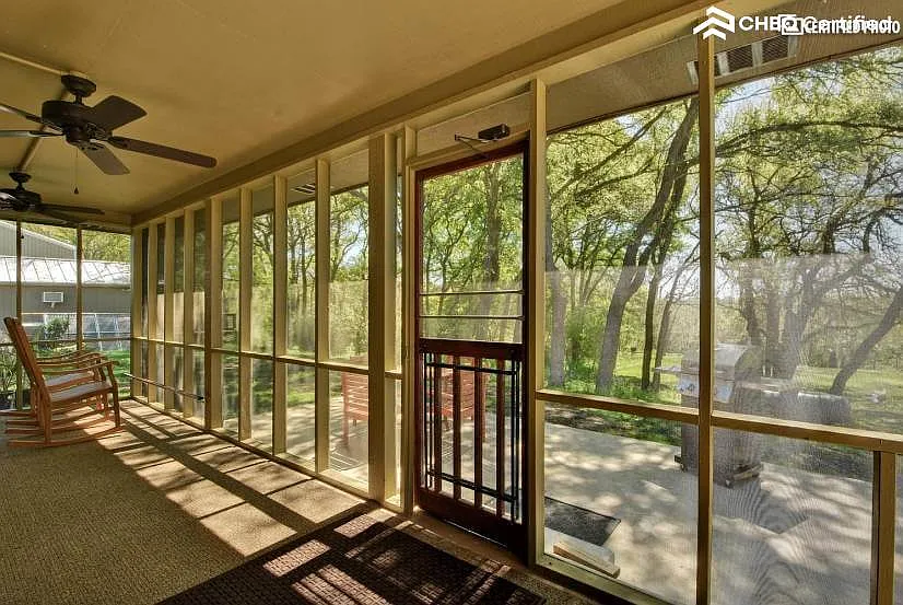 Close to Austin / Pastoral-Quiet-Secure — Photo 3