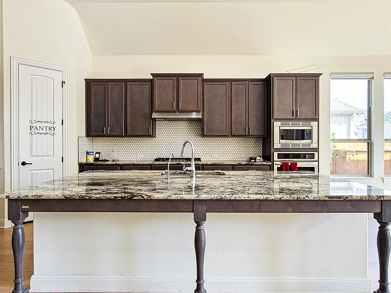 813 Sunny Ridge Dr — Photo 10