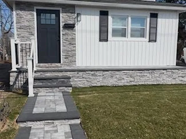 135 Penataquit Avenue, Bay Shore, NY 11706