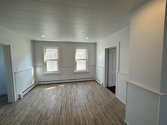 4th image of 7 Hill St #2