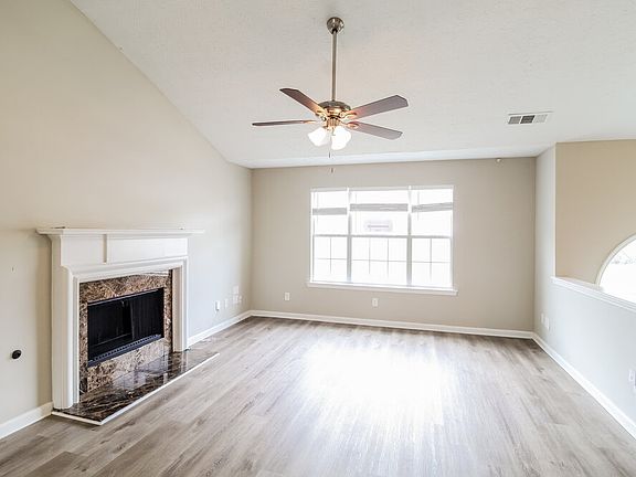 4th image of 318 Summer Hill Cir
