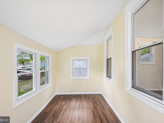 4th image of 523 W 5th St