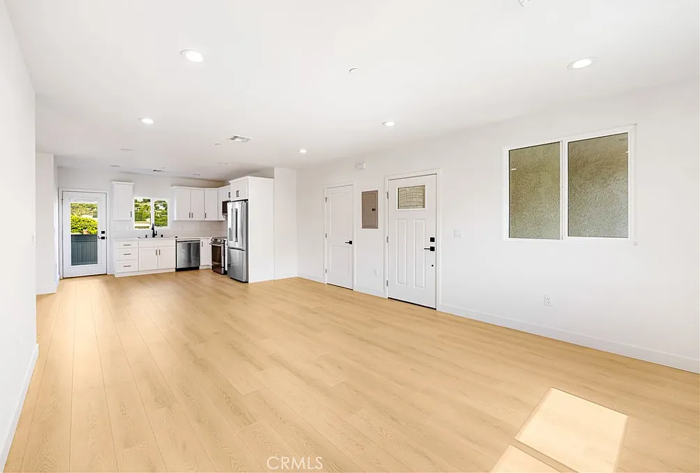 2 bed, 1250 sqft, $3,795 — Photo 4