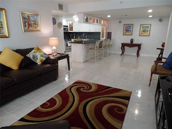 3rd image of 1621 Collins Ave APT 407