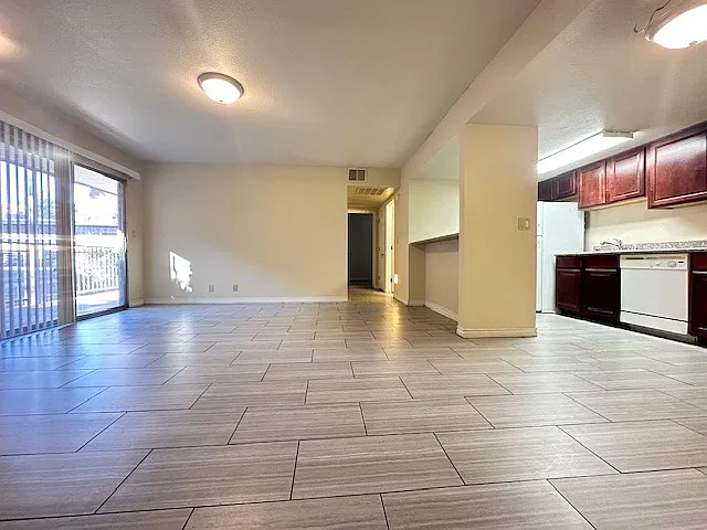 4990 River Glen Dr — Photo 3