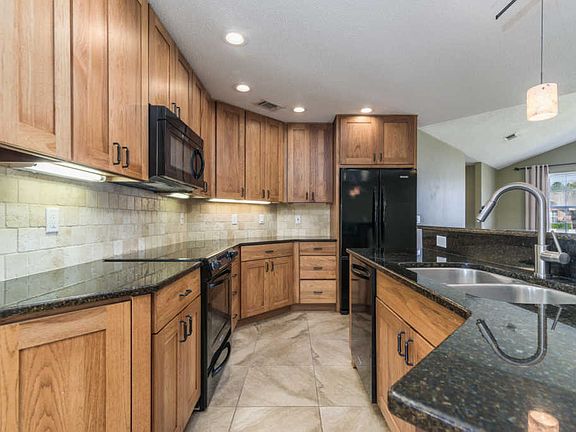 4th image of 2213 Creekwood Ct