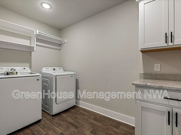 5th image of 230 Palm St