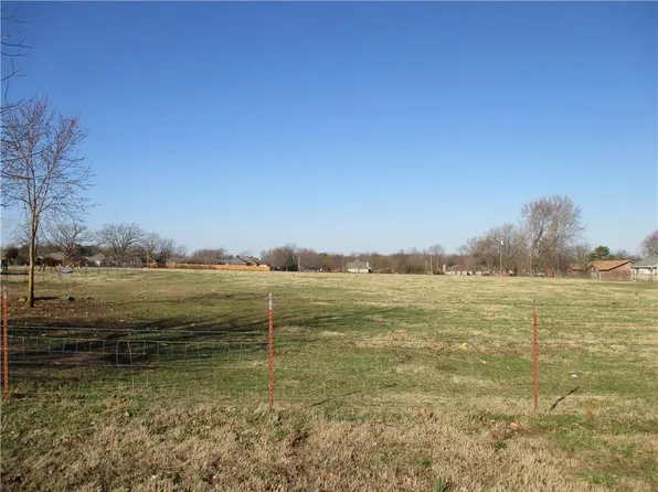 513 N Byers Ave, Gentry, AR 72734