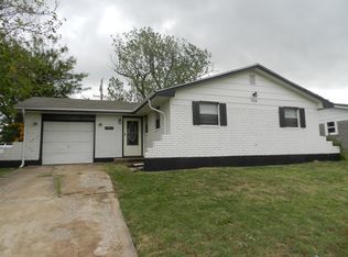 704 SE 41st St, Lawton, OK 73501