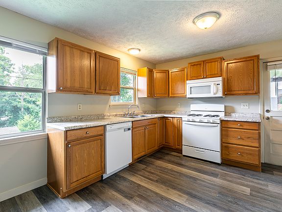 5th image of 801 S 6th St