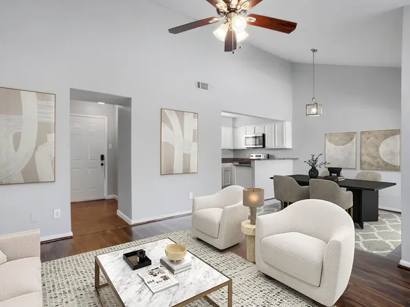 10075 Westpark Dr APT 17, Houston, TX 77042